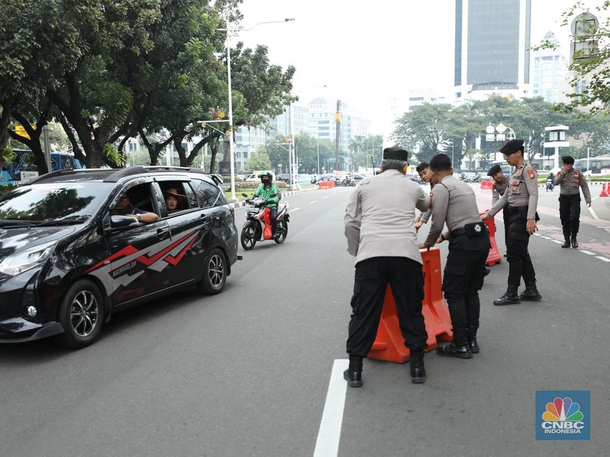Polisi Amankan Demo Ojol di Monas dengan Penutupan Jalan dan Imbauan Lalu Lintas