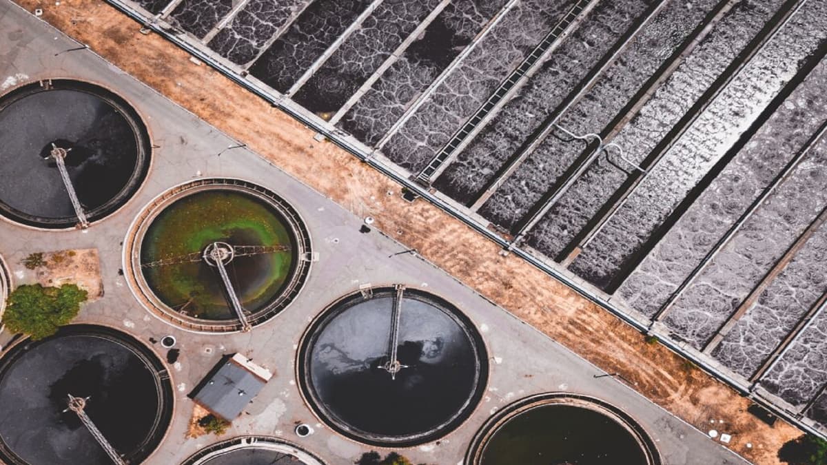 Kotoran Manusia Jadi Solusi Microsoft Kurangi Jejak Karbon AI