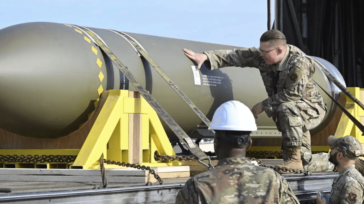 Ilmuwan China Temukan Cara Menembak Jatuh Bom Bunker Raksasa AS