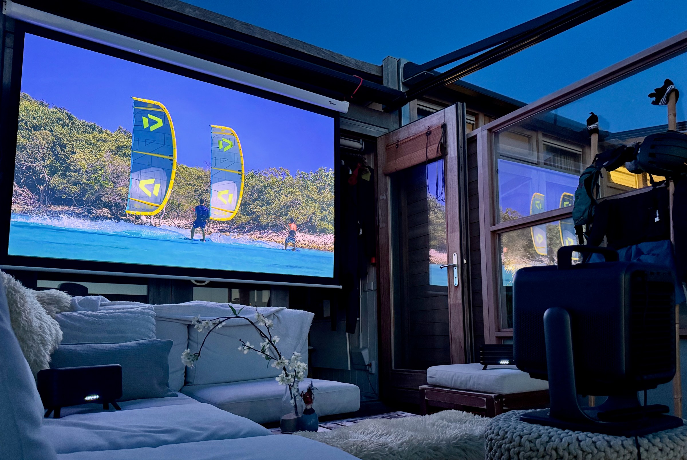 Anker Nebula X1: Proyektor Portabel 4K Terang dengan Suara Menggelegar