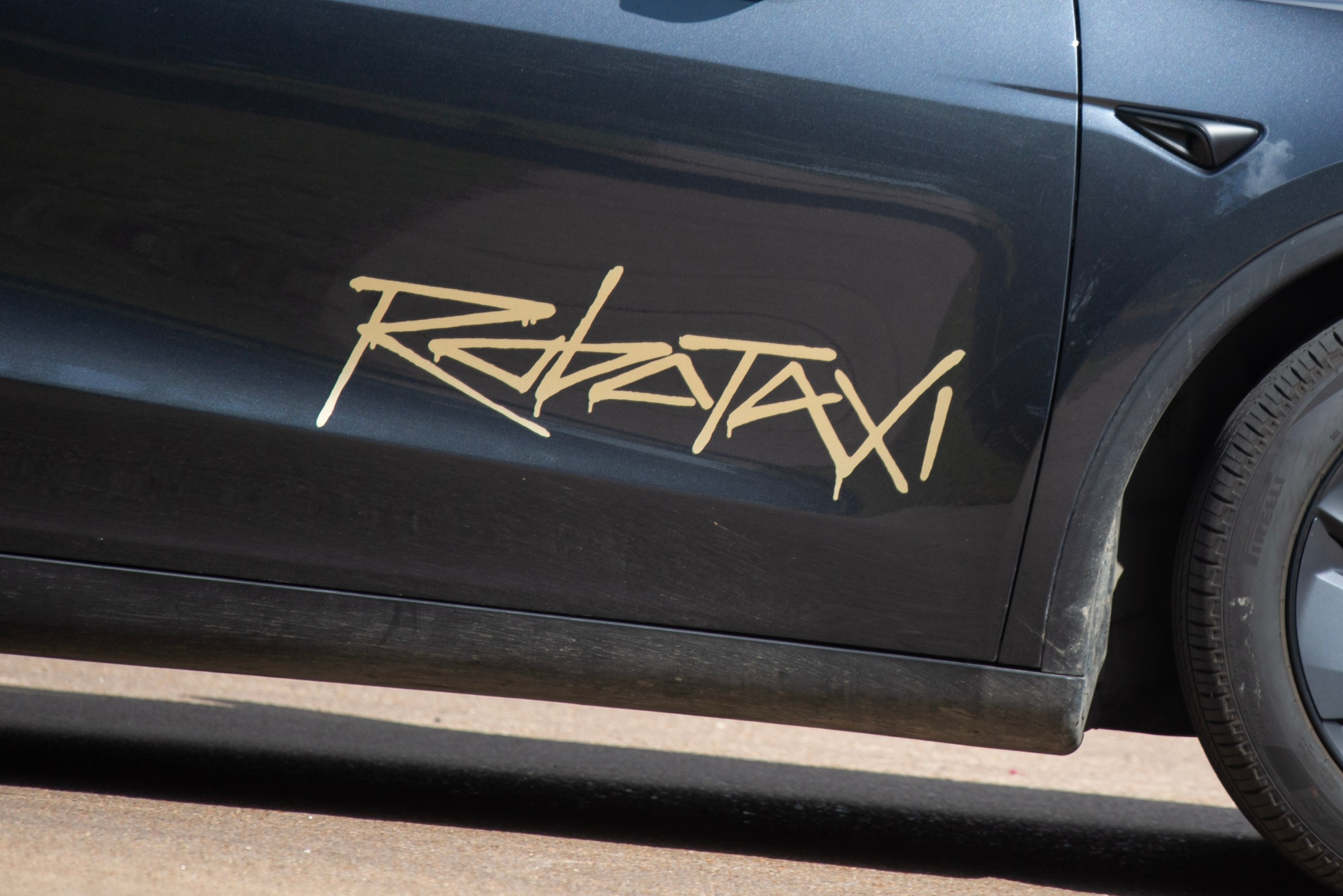 Tesla Siap Ekspansi Robotaxi Meski Hadapi Tantangan Hardware dan Regulasi