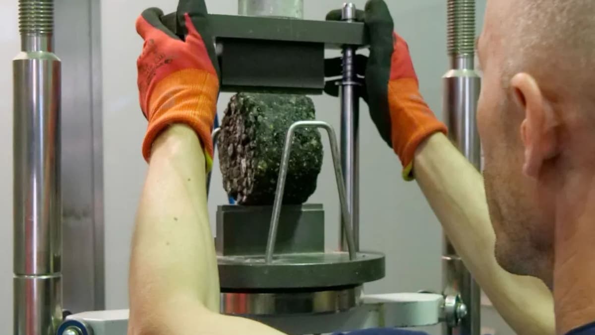 Inovasi Daftar Puntung Rokok Jadi Bahan Kuat Untuk Aspal Jalan