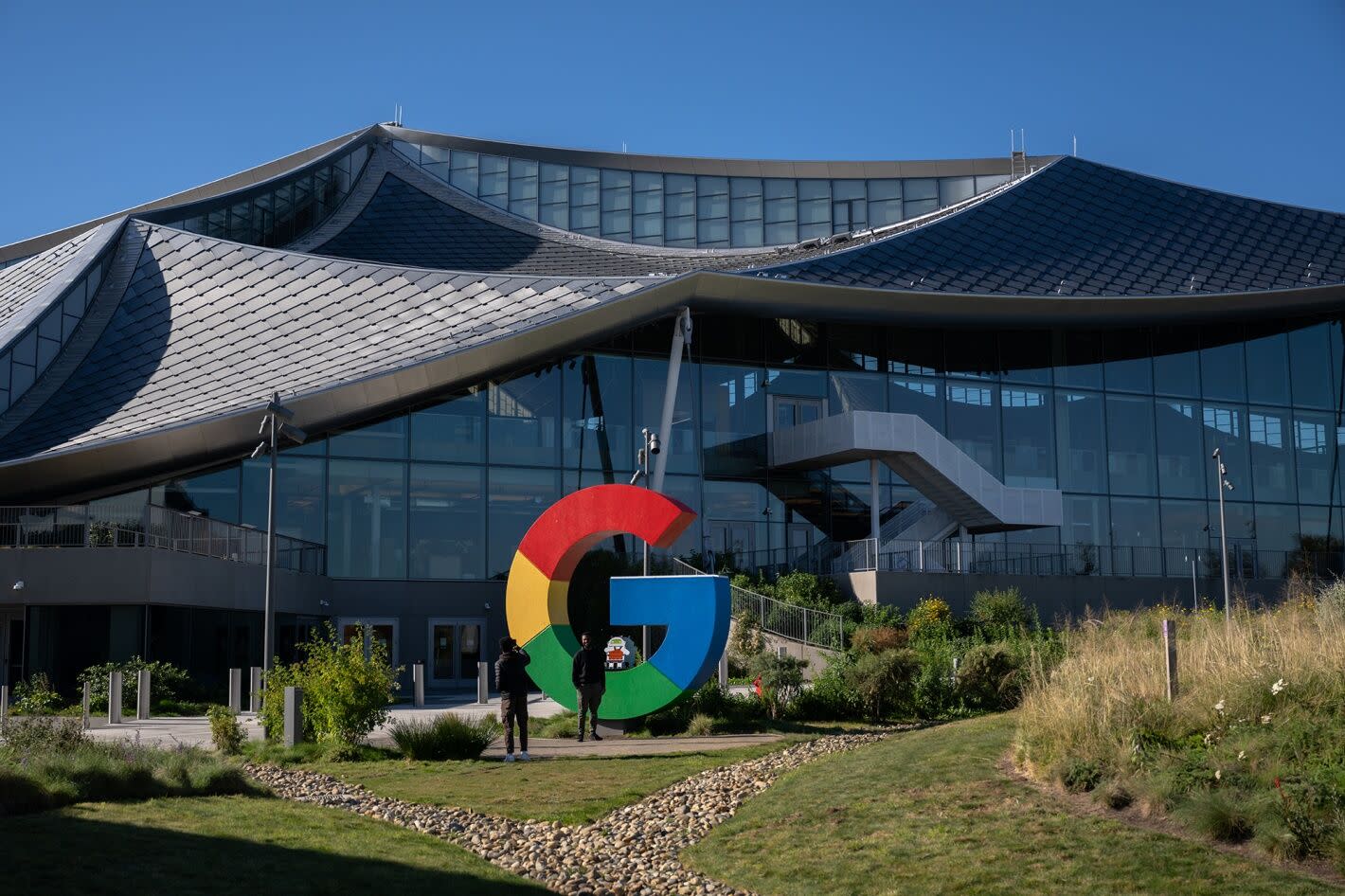 Alphabet Dorong Investasi Besar untuk Kejar Ketertinggalan di Dunia AI