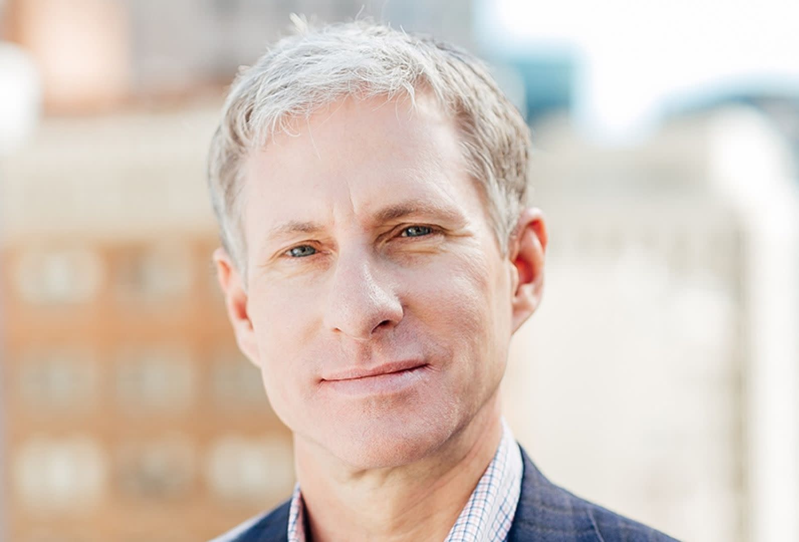 Transaksi Besar Dompet Chris Larsen Picu Penurunan Harga XRP Setelah Rekor