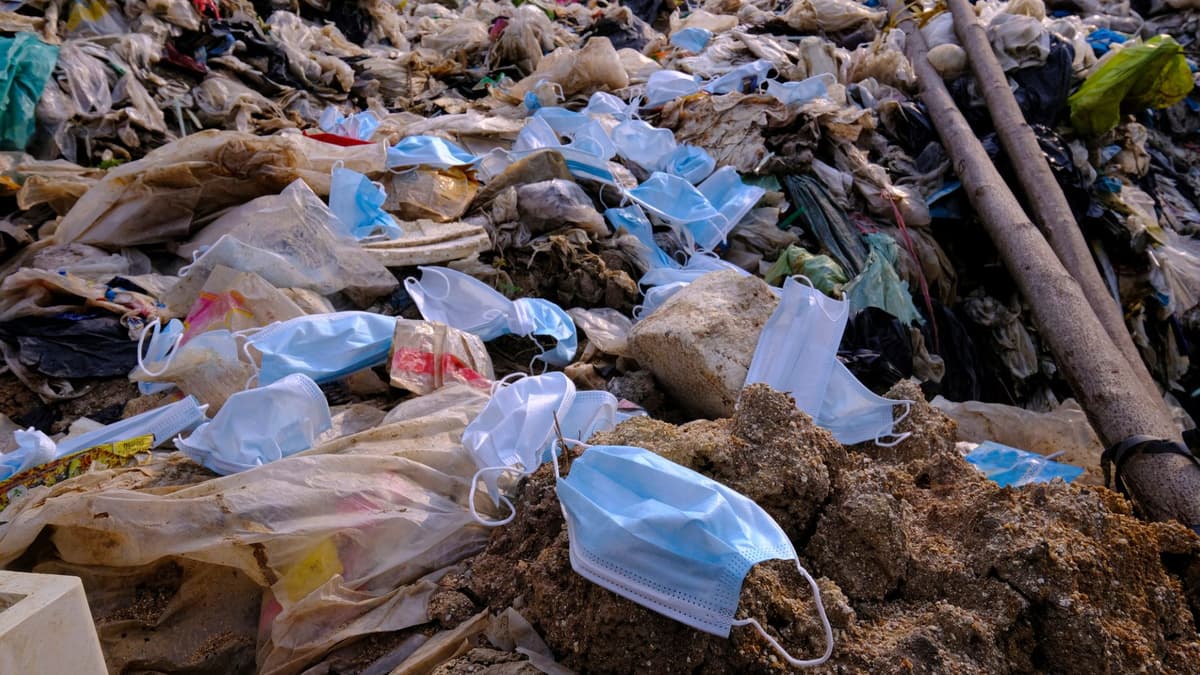 Daur Ulang Masker Bekas Jadi Film Panas dan Perisai Elektromagnetik Canggih