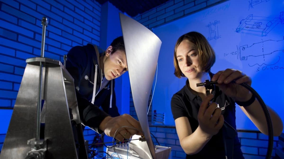 Ilmuwan Jerman Ciptakan Simulasi Baru untuk Redaman Getaran Pesawat Ringan