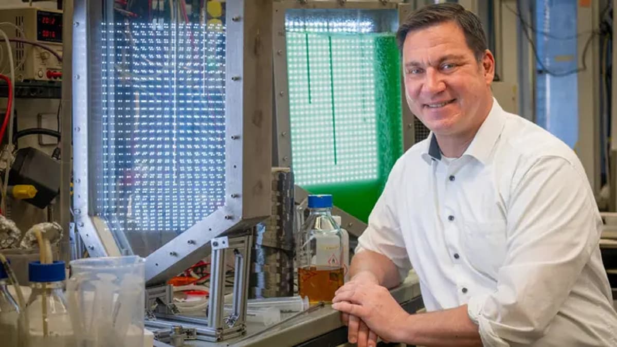 Mikroalga Menggantikan Fosil: Inovasi Serat Karbon Ramah Lingkungan untuk Pesawat