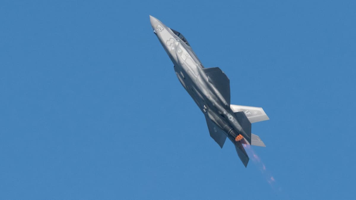 Kecelakaan F-35C di NAS Lemoore Jadi Peringatan Penting Bagi Program Pesawat Tempur