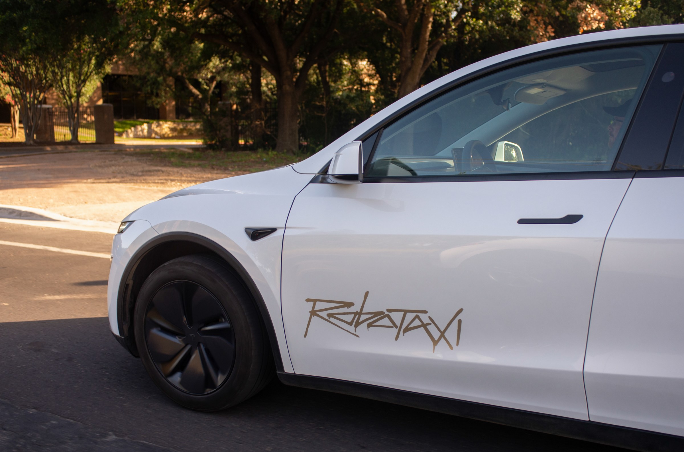 Tesla Luncurkan Robotaxi di San Francisco, Tapi Masih Pakai Pengemudi Manusia