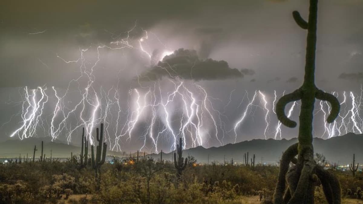 Rekor Baru Kilat Terpanjang Dunia Capai 828.81 km (515 Mil) di Amerika Serikat
