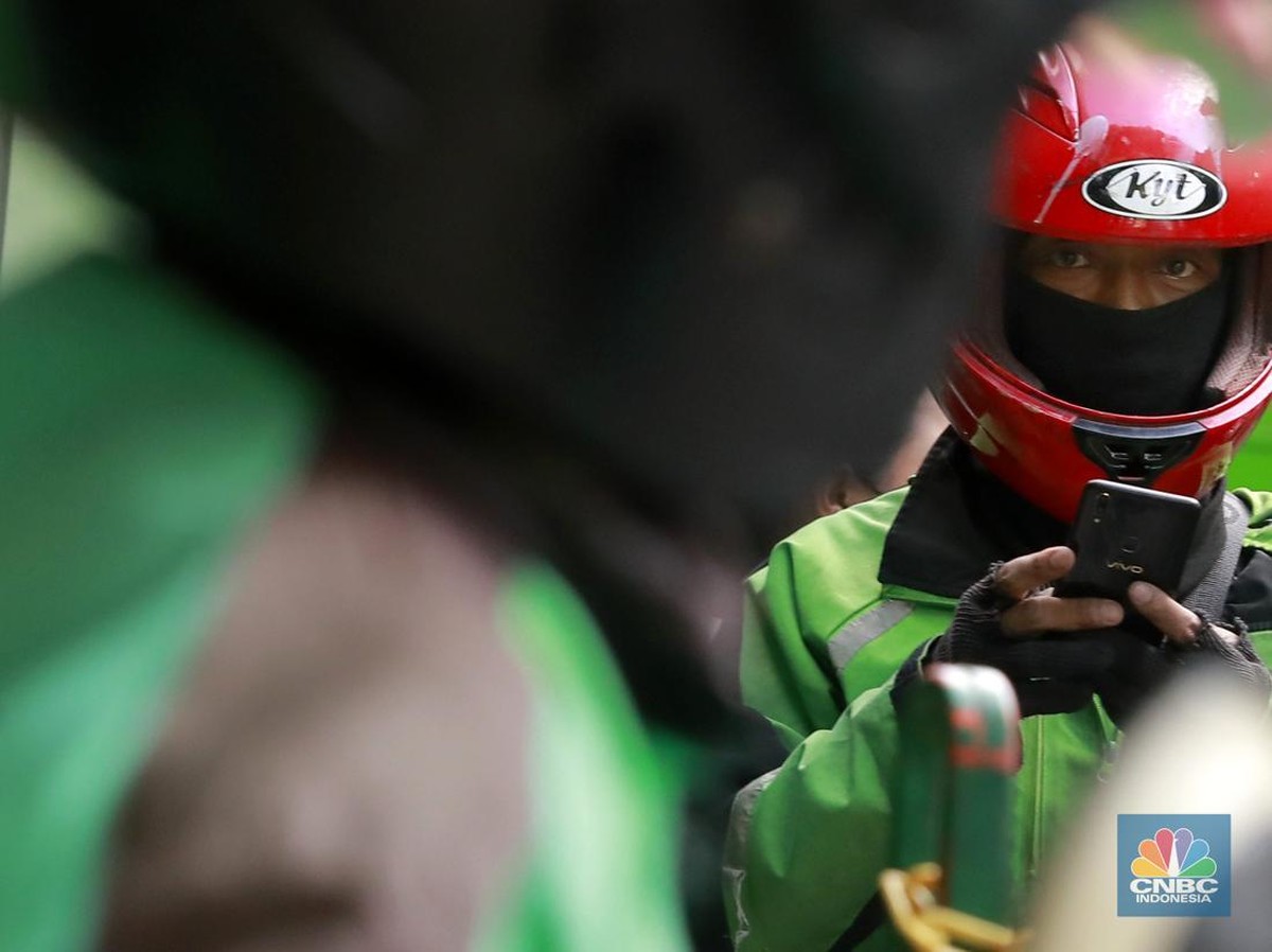 Driver Ojek Online Jadi Pilihan Utama di Tengah Sulitnya Pasar Kerja Jakarta
