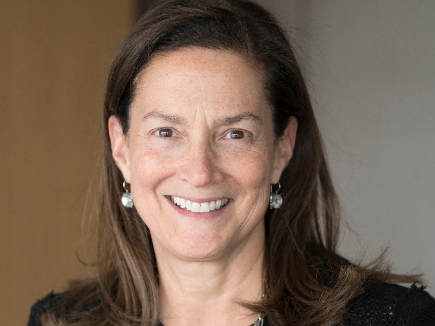 Bagaimana Goldman Sachs Memperkuat Jaringan Alumni untuk Peluang Bisnis Baru