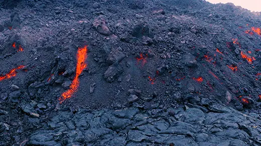 Bumi Bocor? Material Inti Mengalir ke Mantel Lewat Dua 'Blob' Raksasa