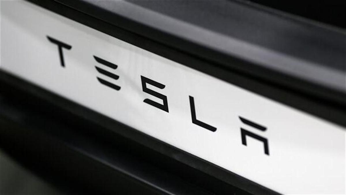 Tesla Berikan Saham Senilai Rp 493.35 triliun ($30 Miliar)  untuk Pertahankan Fokus Elon Musk