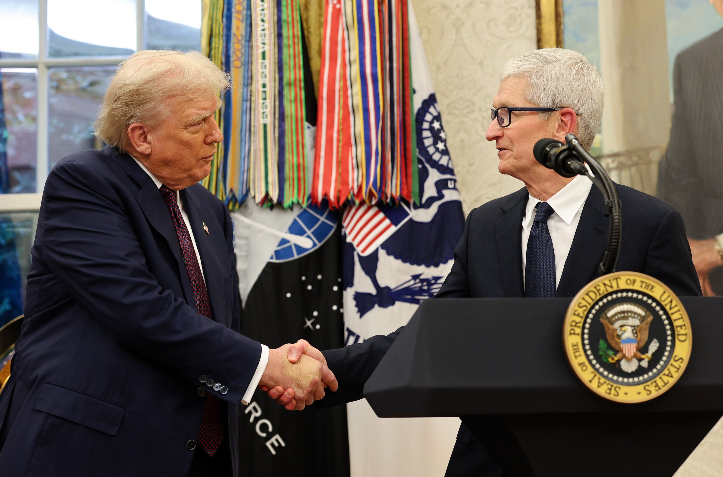 Apple Tambah Investasi 100 Miliar untuk Perluas Manufaktur di AS Hadapi Tekanan Trump