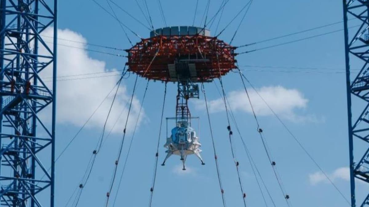 China Sukses Uji Coba Lander Berawak 'Lanyue' untuk Misi Bulan