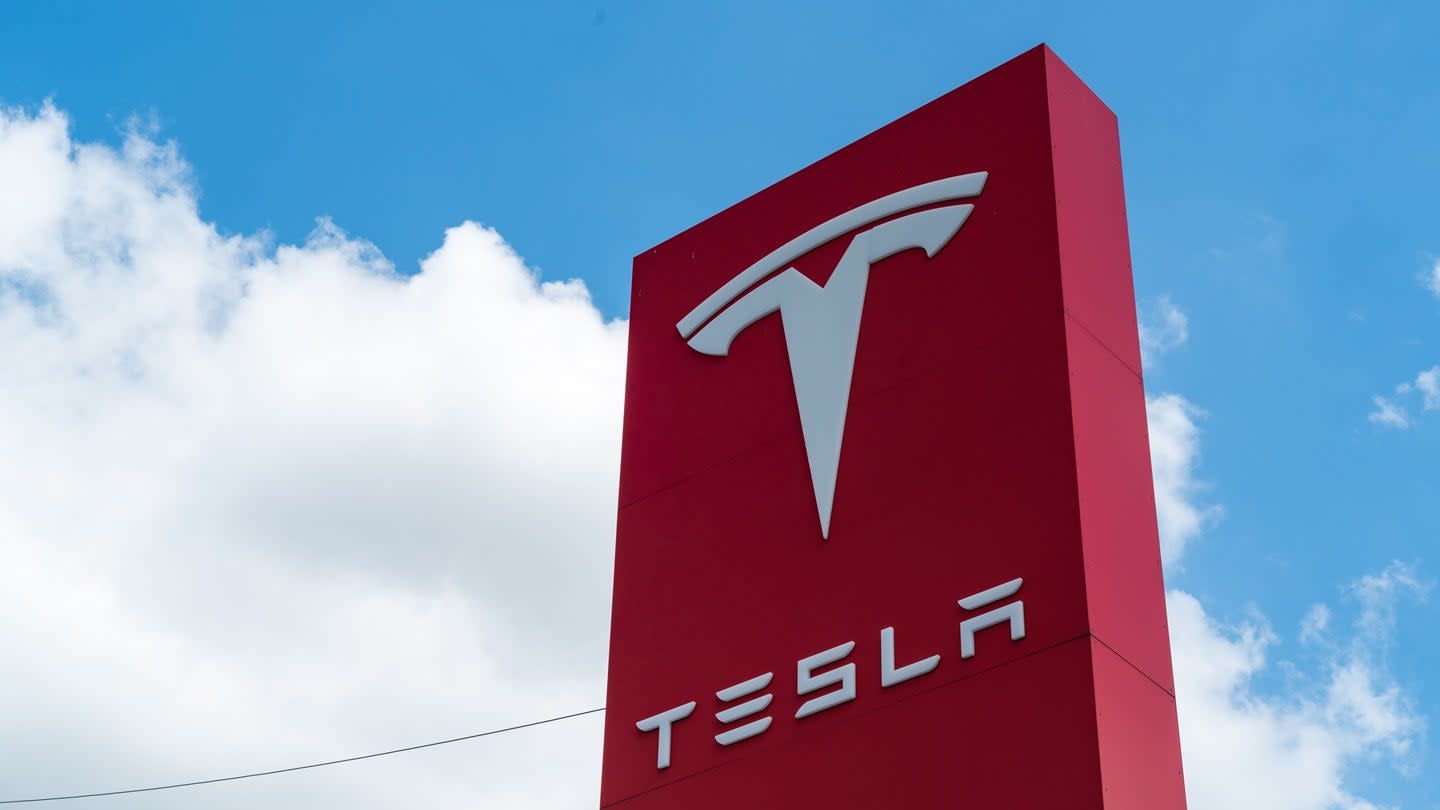 Tesla Tutup Tim Dojo, Fokus Kerja Sama Chip AI dengan Samsung dan Nvidia