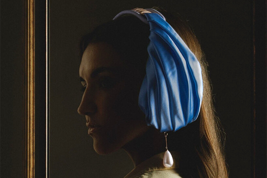 Casetify Rilis Pelindung AirPods Max Berdesain Girl with a Pearl Earring