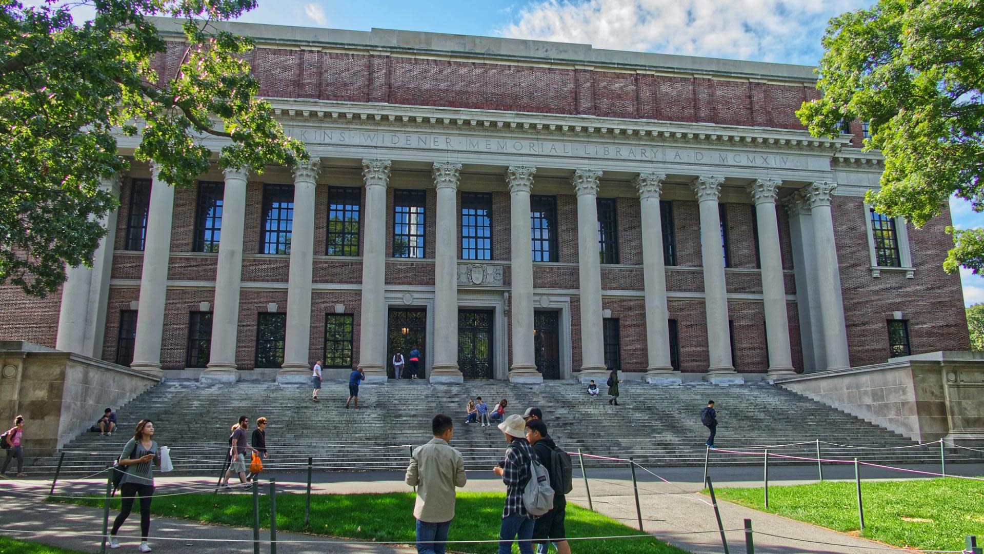 Harvard Ungkap Kepemilikan Bitcoin Rp1,6 Triliun Lewat ETF Resmi