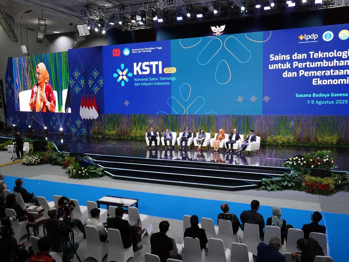 Telkomsel Percepat Kemajuan Indonesia dengan Teknologi AI di KSTI 2025