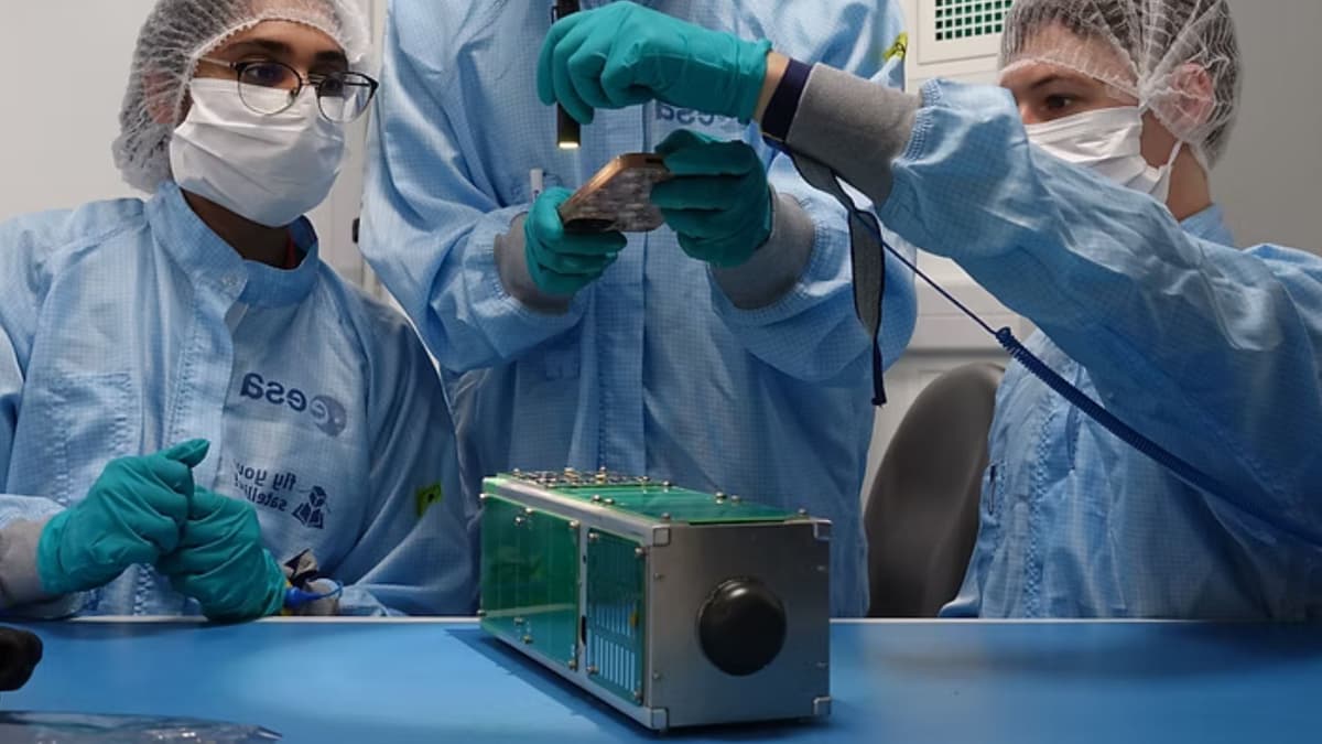 Mahasiswa Universitas Calgary Siapkan Satelit CubeSat Pertama untuk Teliti Fenomena STEVE
