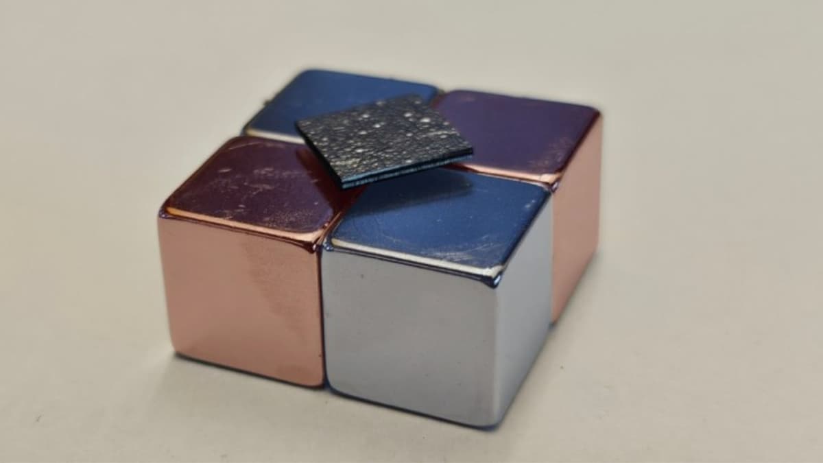 Perangkat Levitasi Wireless untuk Transportasi Komponen Miniatur Presisi