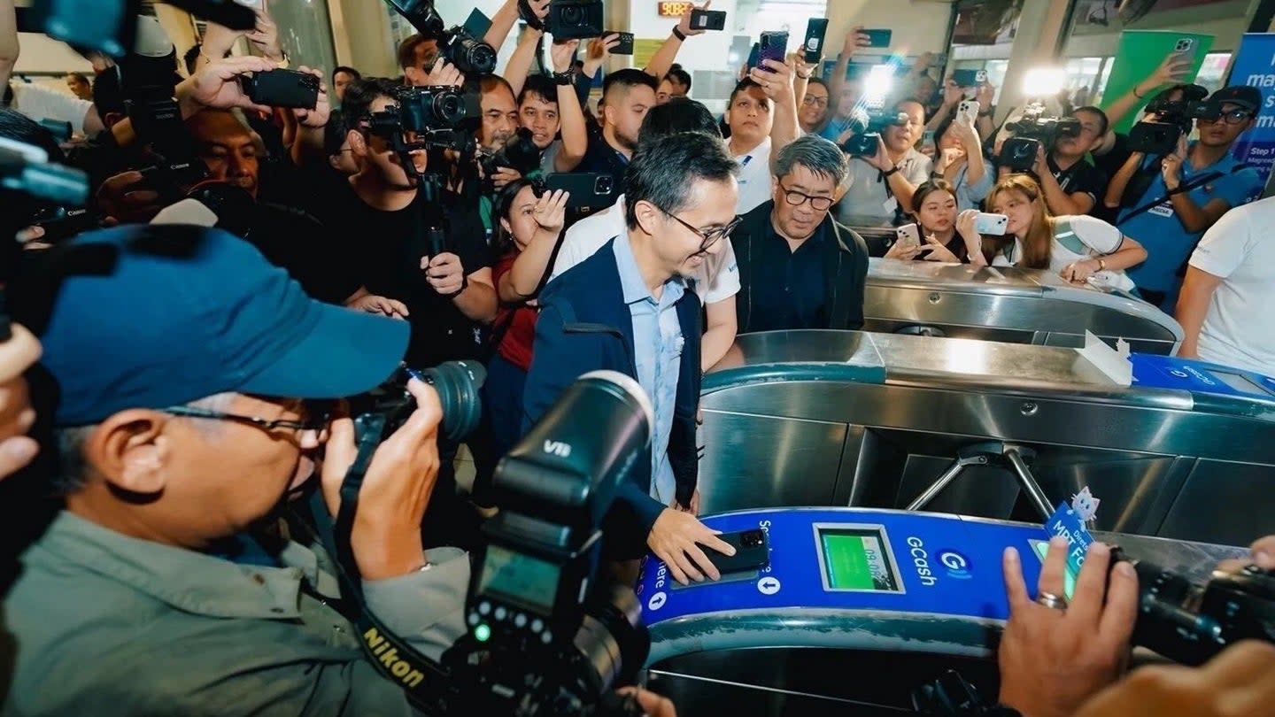 Filipina Gandeng GCash Transformasi Pembayaran Digital di MRT-3