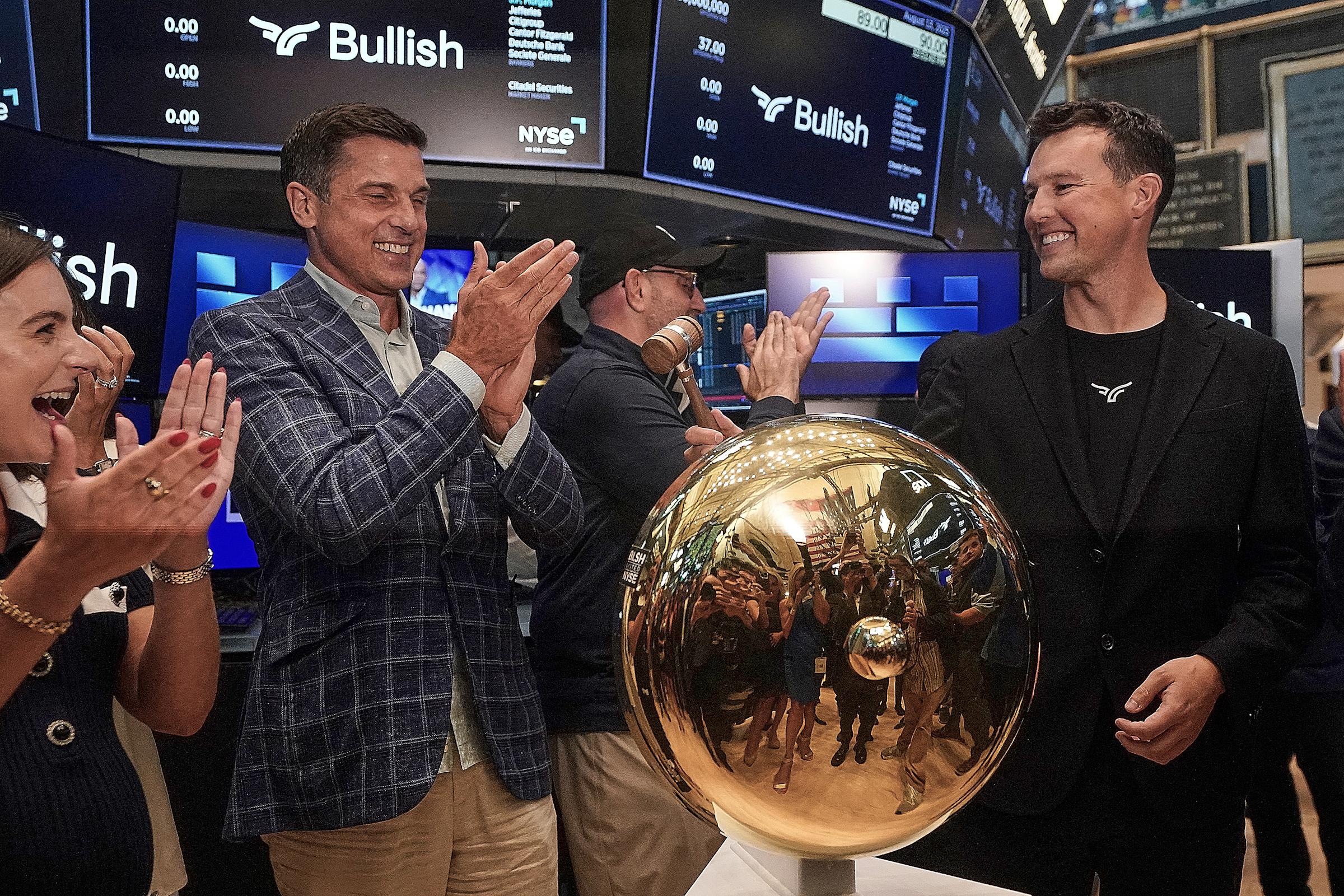 Pasar IPO Amerika Serikat Melonjak di Musim Panas, Bank Besar Kebanjiran Proyek