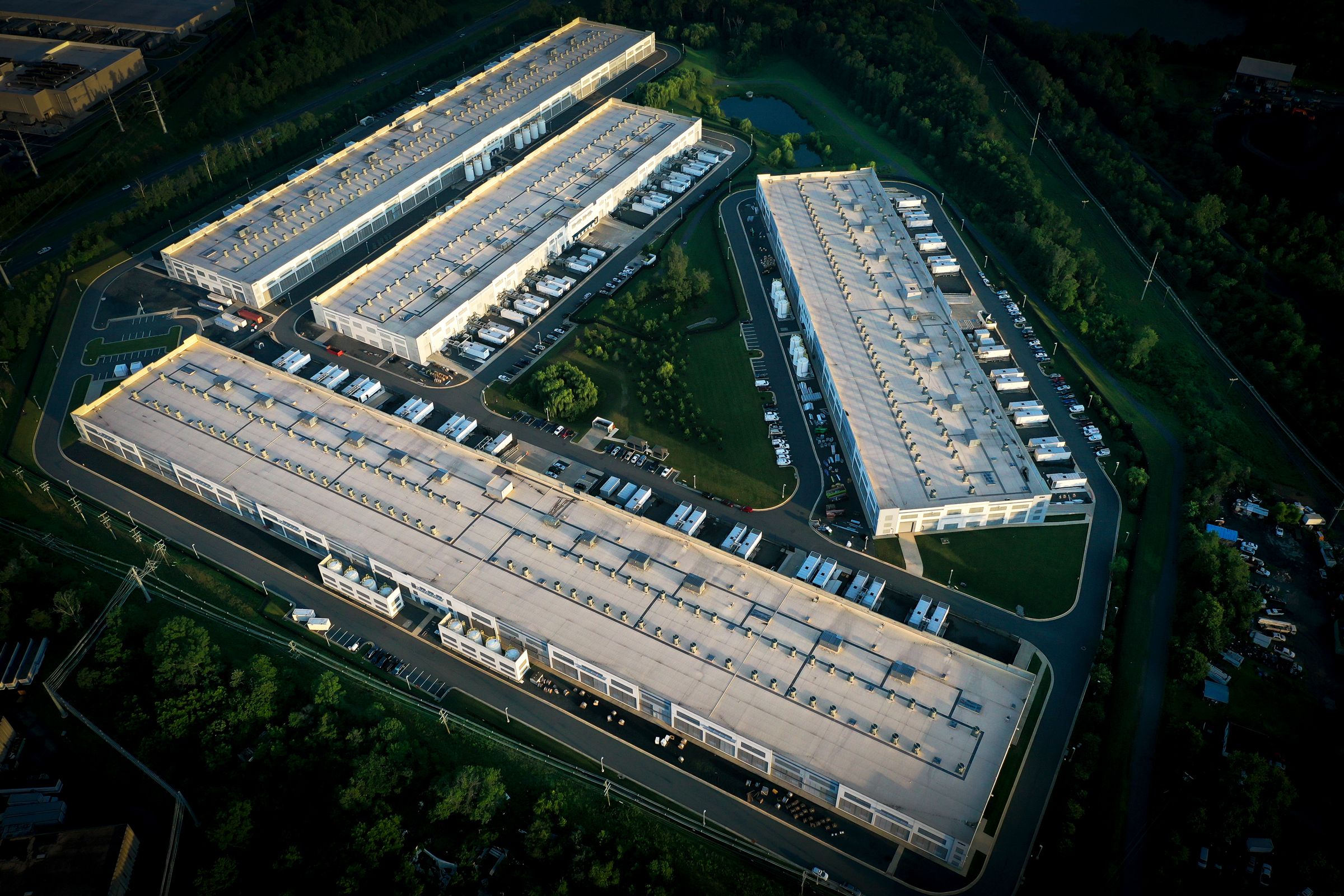 Rencana Pelonggaran Izin Pusat Data Trump Picu Risiko Kerusakan Lingkungan