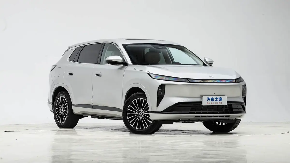 Dongfeng Aeolus L8 PHEV: Plug-in Hybrid Hemat dan Berjangkauan Super Jauh