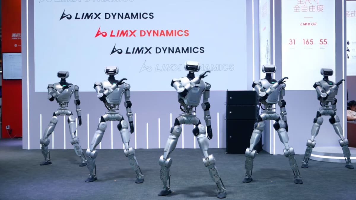 LimX Oli Robot Humanoid Tampil Menari di Ajang Robotik Dunia 2025