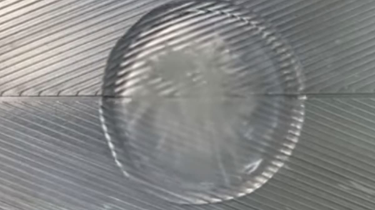 Penemuan Permukaan Khusus yang Menggerakkan Es Mencair secara Otomatis