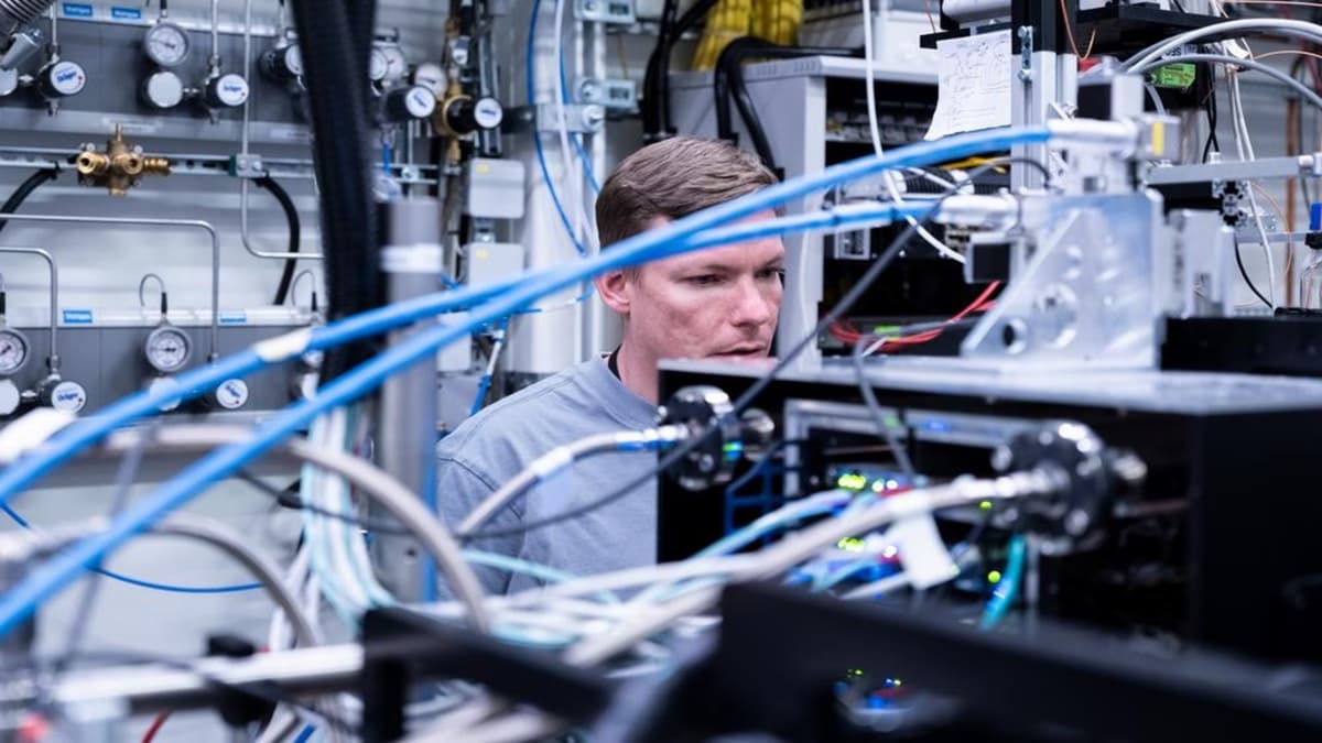 Membuka Rahasia Atom Sel Surya dengan Laser Sinar-X Paling Kuat Dunia