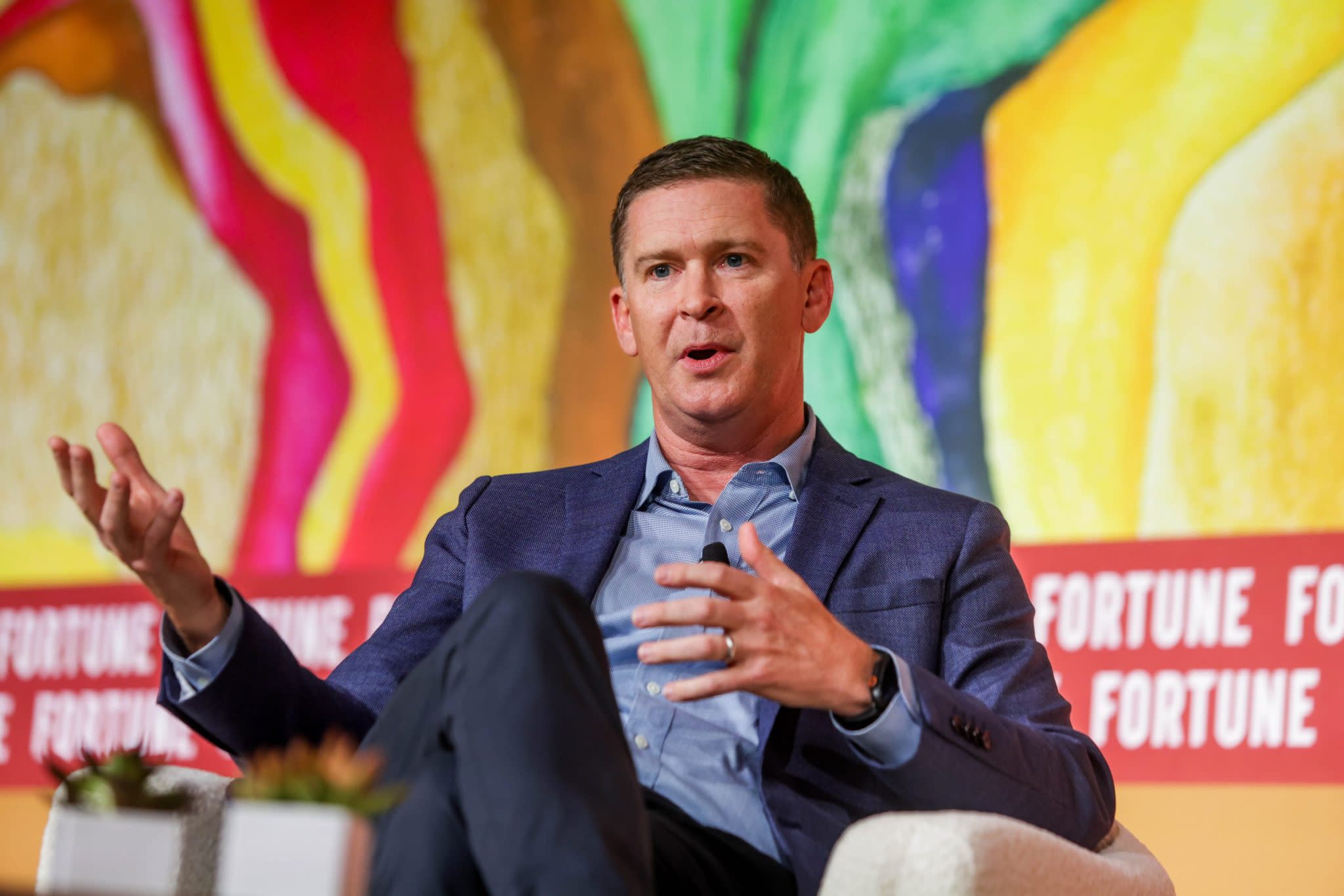 Rahasia Kepemimpinan Positif dan Ketekunan CEO Brooks Running Bersama Warren Buffett