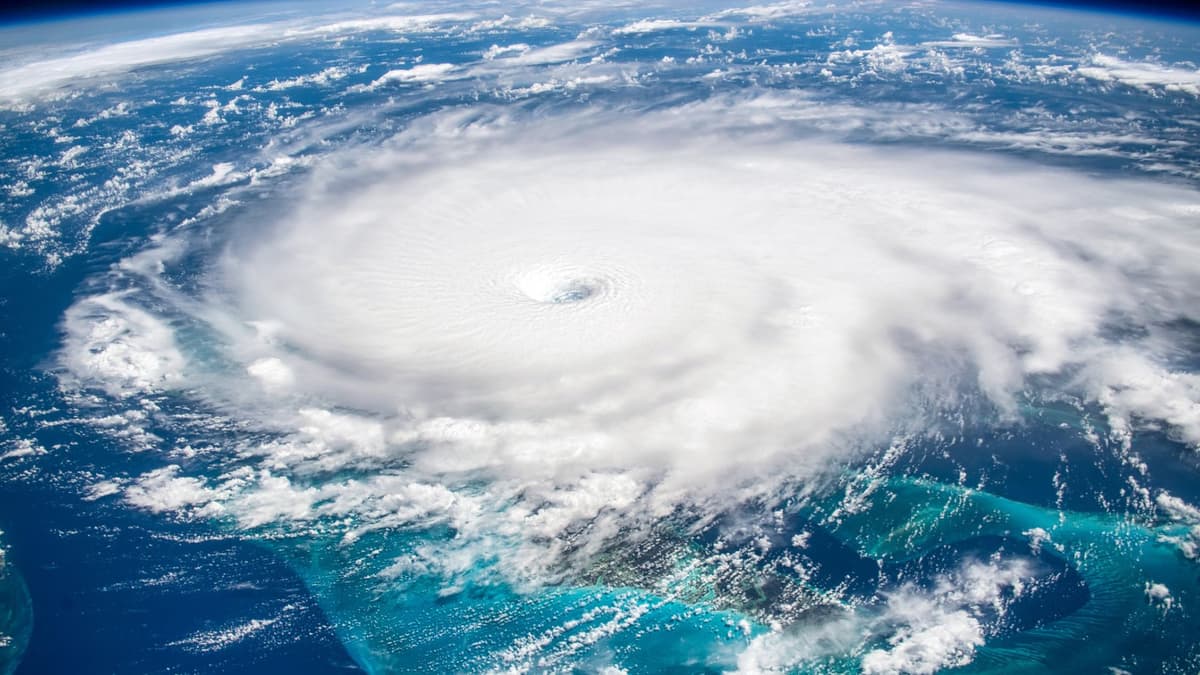 Mengantisipasi Bahaya Badai Hurricane Erin dan Pelajaran dari Sejarah Topan Mematikan