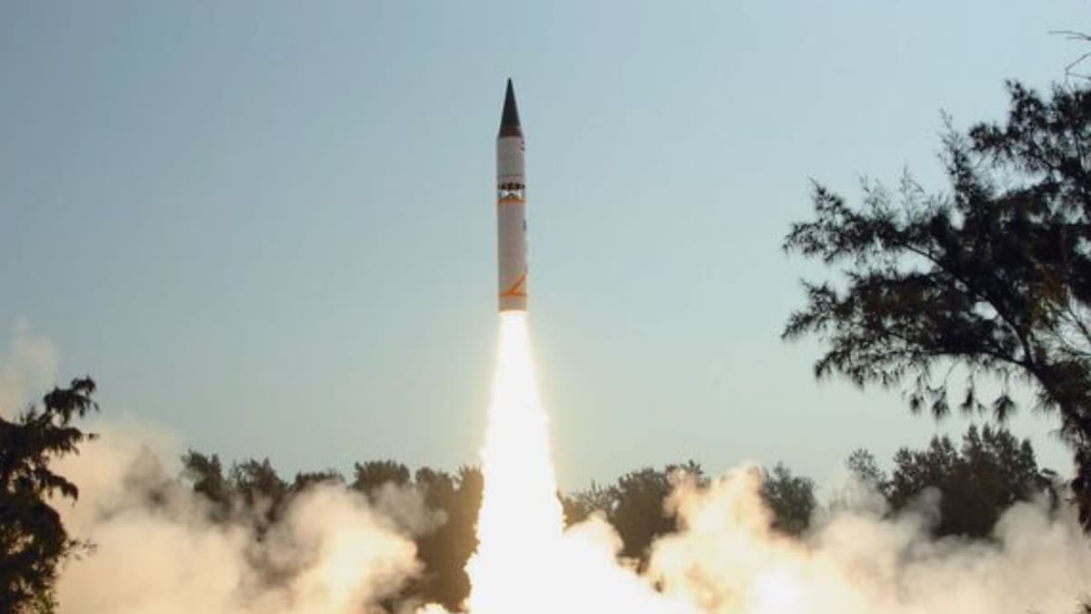 India Uji Coba Berhasil Misil Nuklir Agni-5 dengan Jangkauan Terpanjang
