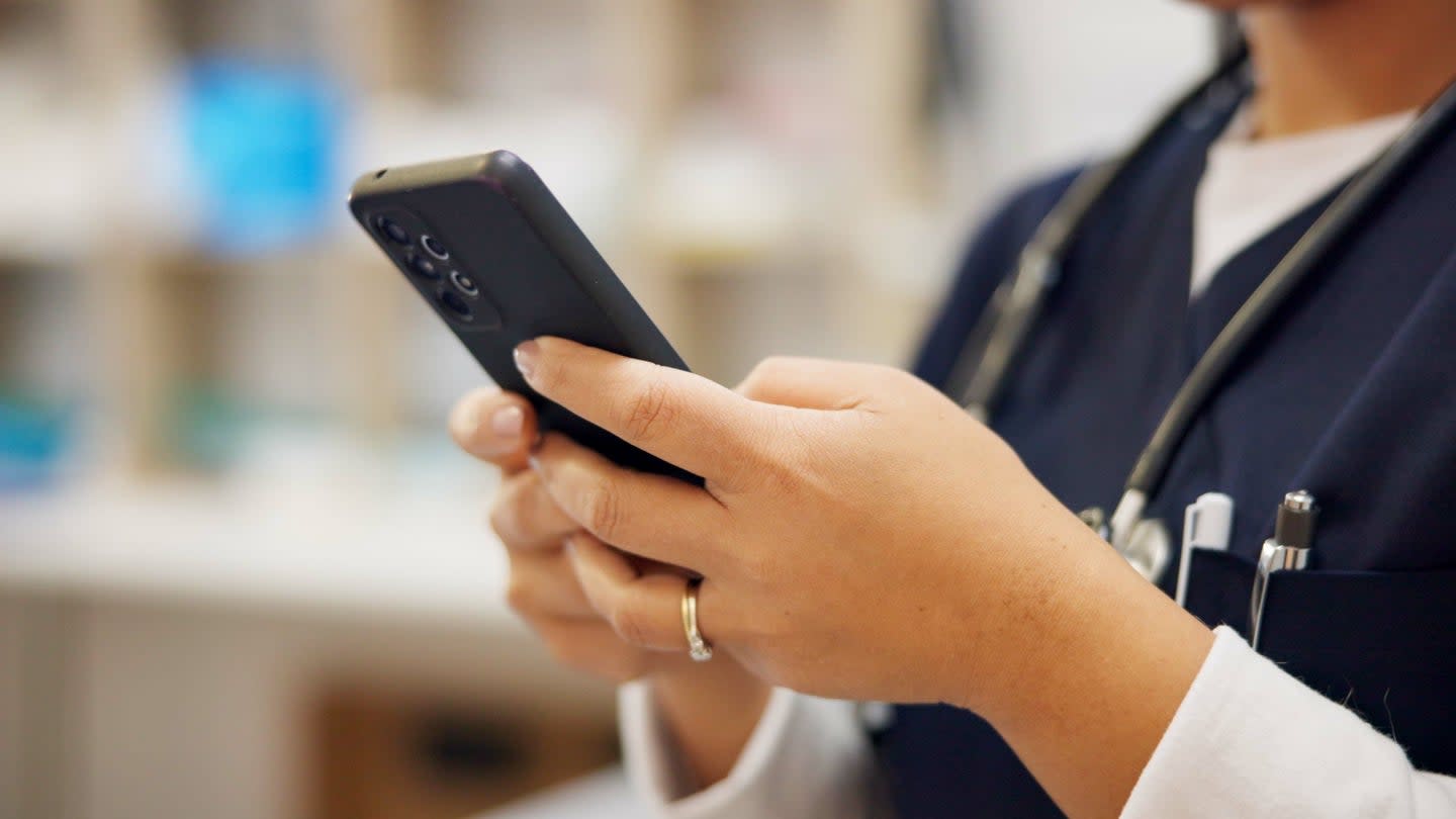 SST Luncurkan Aplikasi AI untuk Memudahkan Komunikasi dan Pendidikan Bedah