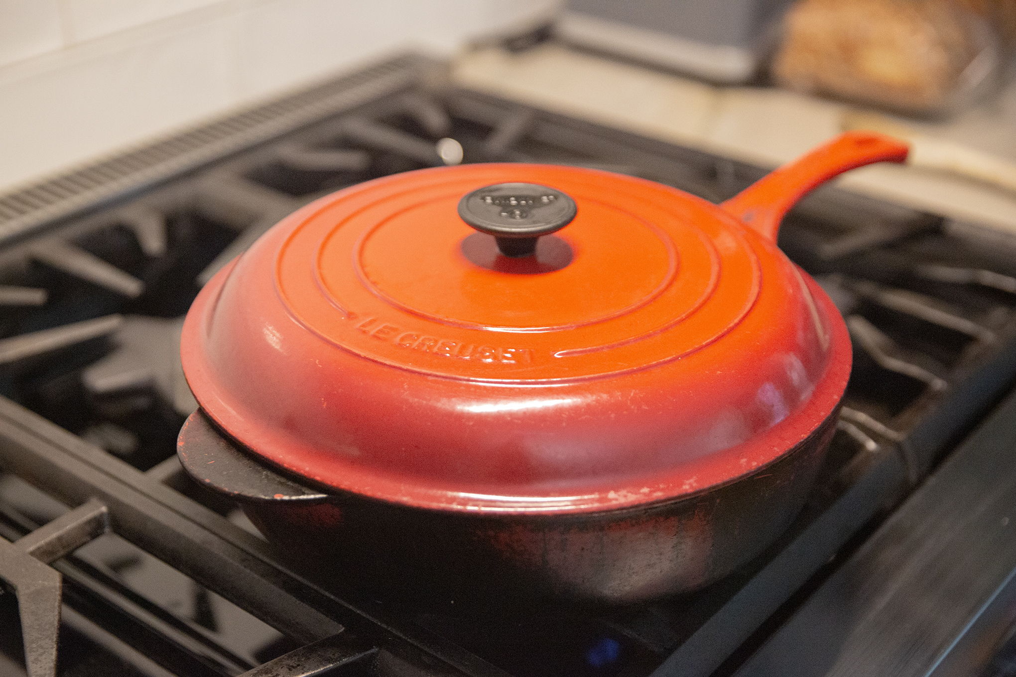 Le Creuset: Panci Favorit Jennifer, Simbol Tradisi di Era Gadget Pintar