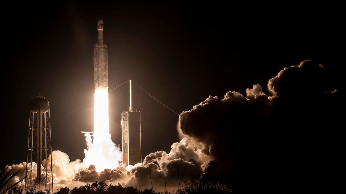 Peluncuran Rahasia X-37B: Inovasi Teknologi Militer di Luar Angkasa oleh SpaceX