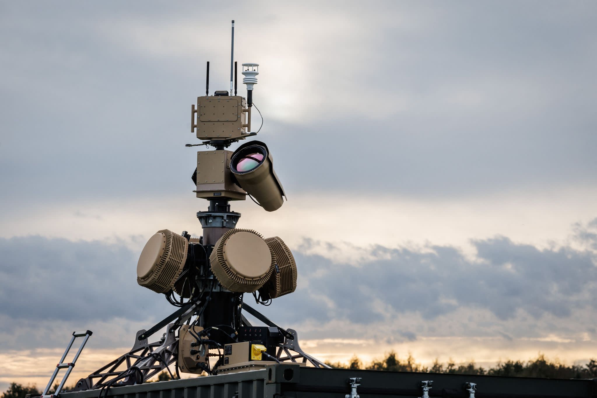 Penurunan Investasi di Sektor Pertahanan dan Dirgantara: Tantangan dan Harapan Baru