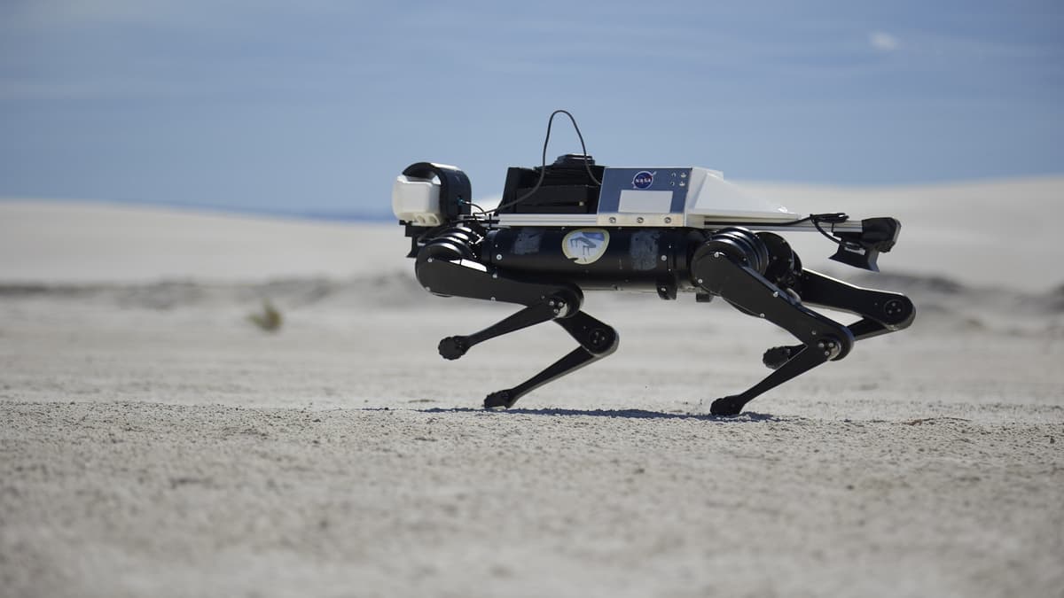Robot Berkaki Empat Otonom Uji Coba di Gurun Mirip Permukaan Mars