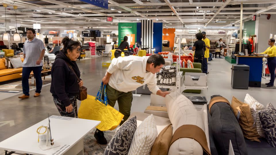 Trump Siapkan Tarif Baru Imbas Impor Furnitur, Harga dan Industri Terpengaruh