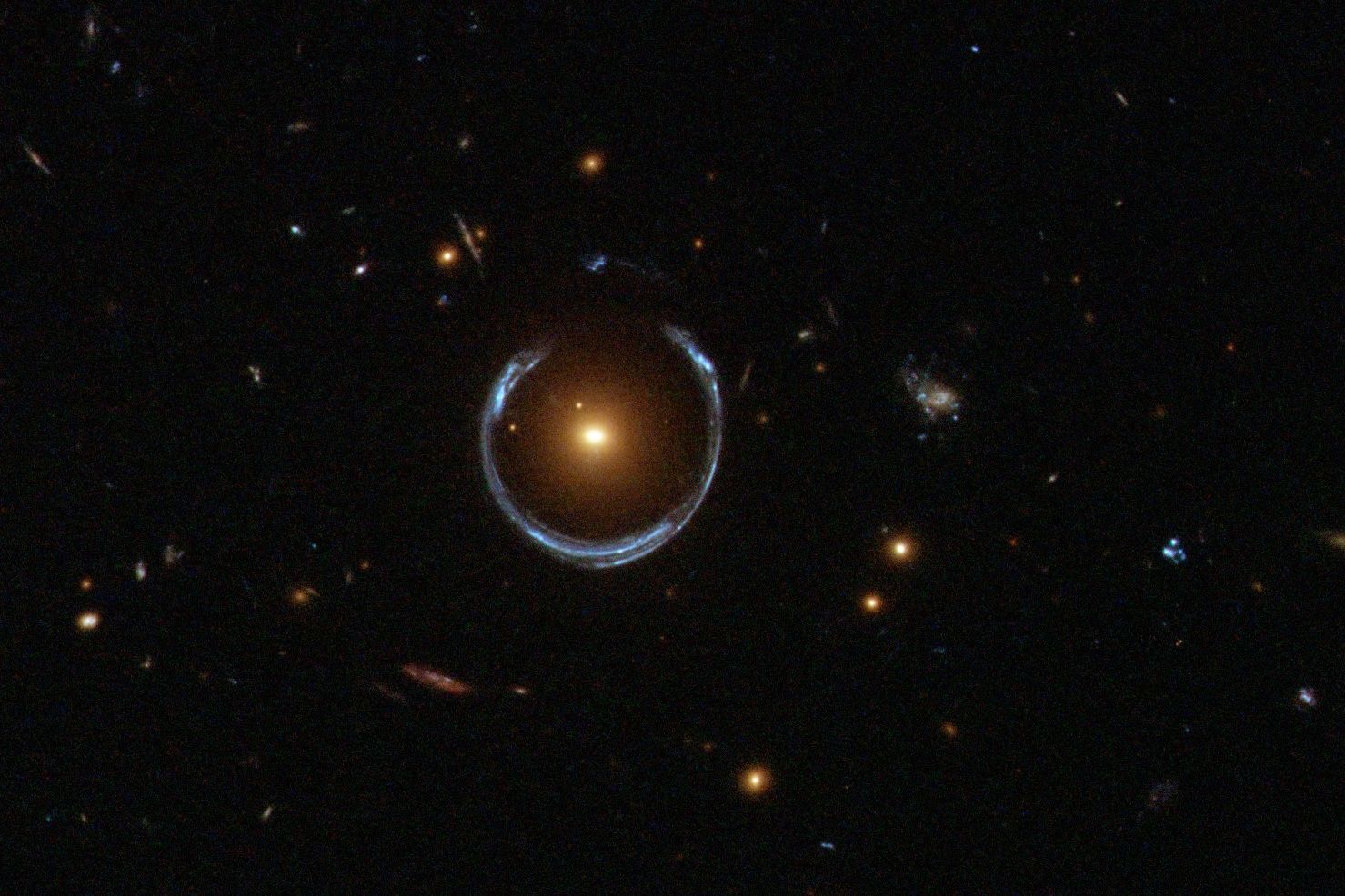 Penemuan Lubang Hitam Supermasif Terkonfirmasi dalam Lensa Gravitasi Cosmic Horseshoe