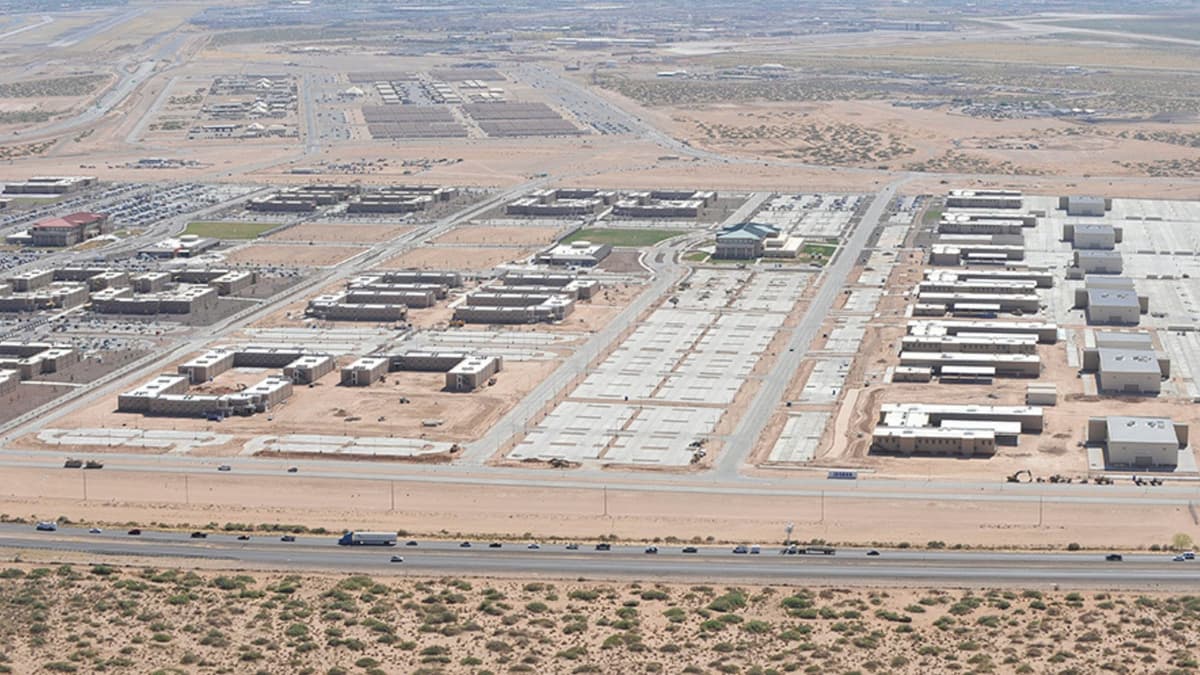 Fort Bliss: Dari Simbol Militer ke Kamp Penahanan Imigran Terbesar AS