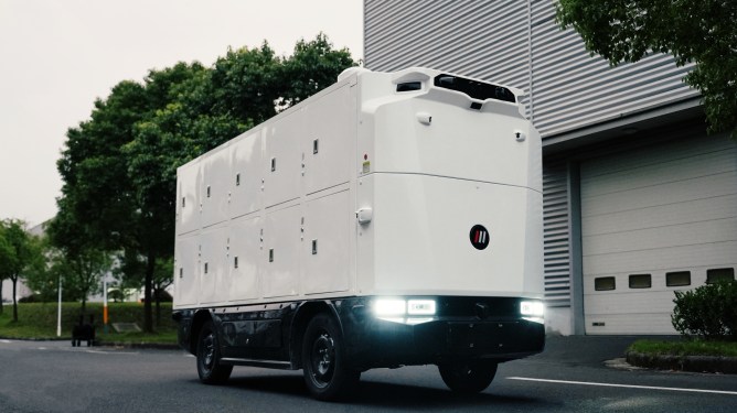 Robomart Luncurkan Robot Otonom RM5 untuk Kirim Pesanan Hemat Harga