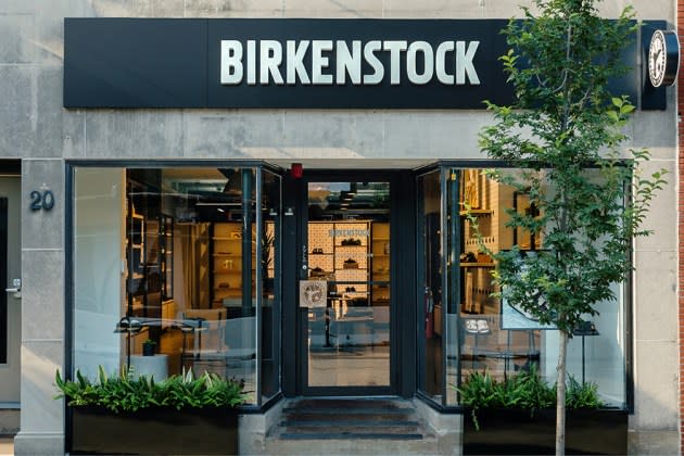 Birkenstock Perluas Pasar AS dengan Toko Pertama di Midwest Naperville