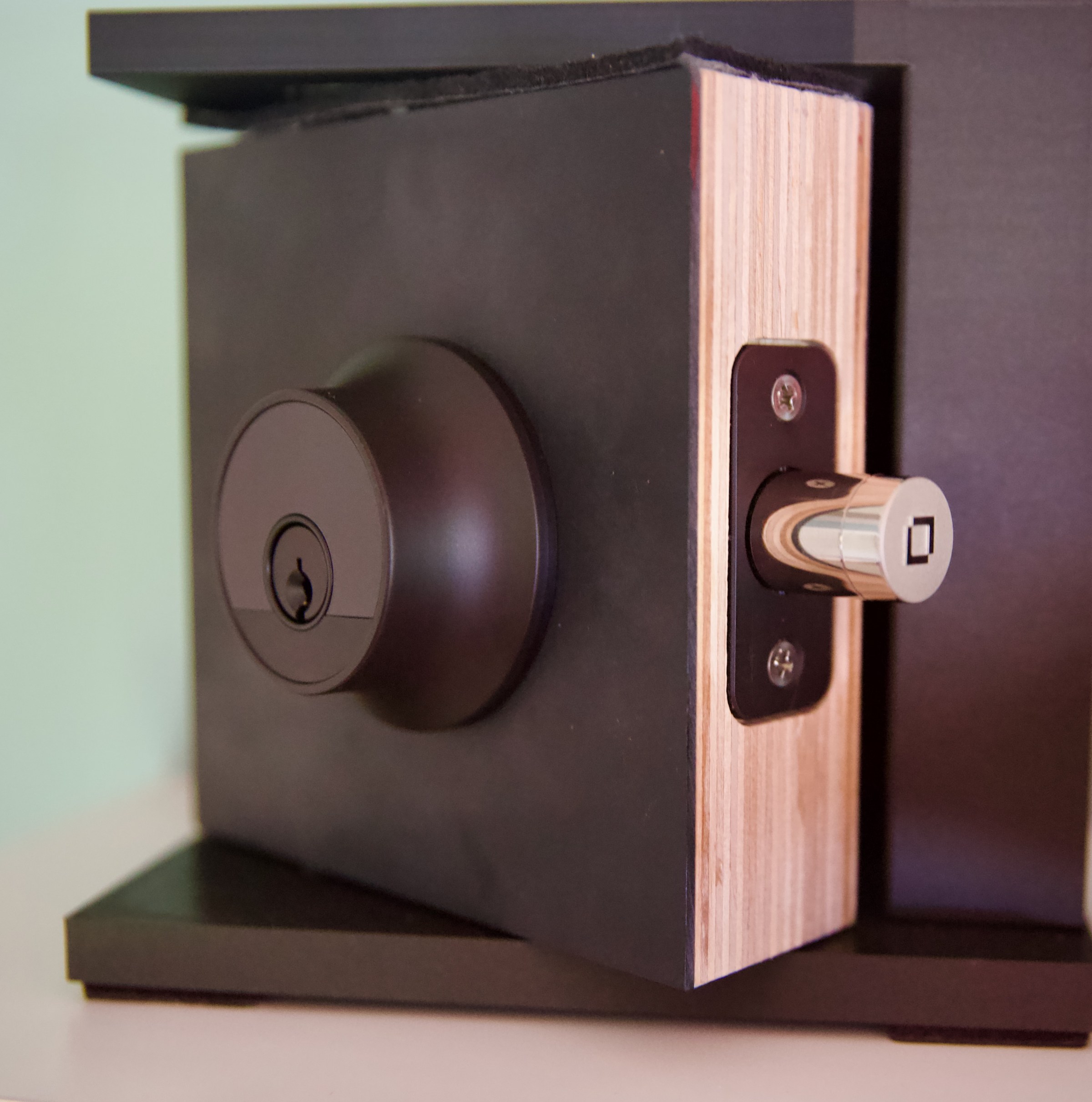 Level Lock Pro: Smart Lock Minimalis dengan Teknologi Canggih dan Baterai Tahan Lama