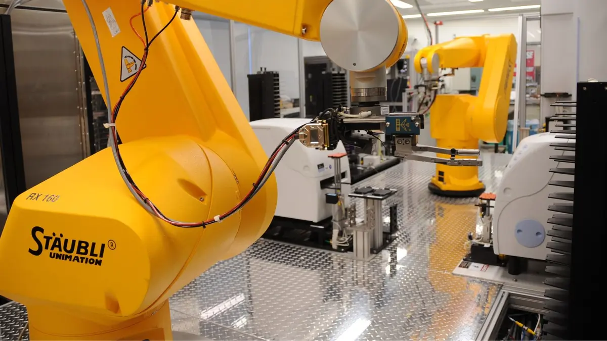 Laboratorium Robotik Pertama yang Mempercepat Penemuan Quantum Dots Dengan AI