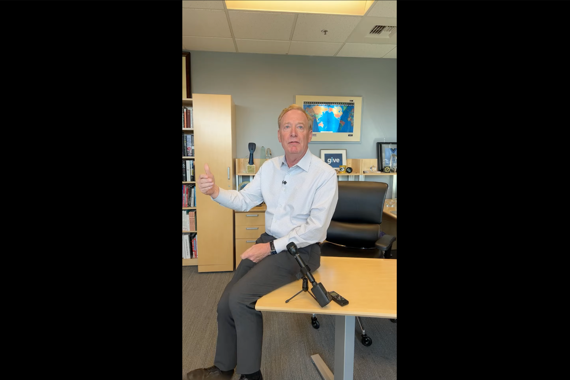 Brad Smith Tanggapi Protes di Kantor Microsoft terkait Isu Hak Asasi di Timur Tengah