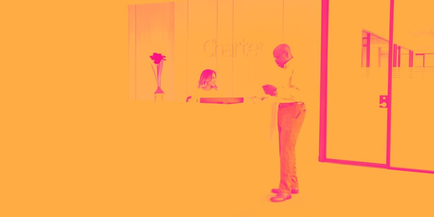 Cara Memilih Saham Menguntungkan: Pelajaran dari Charter, Kennametal, dan Humana